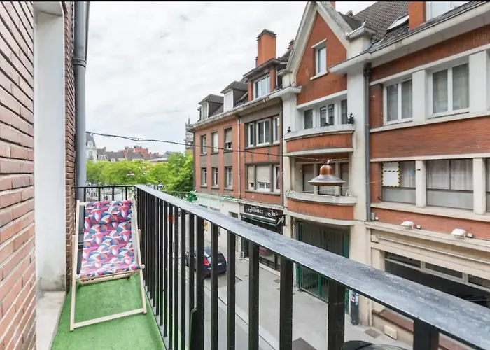 B Boston, 25m2, Centre, Balcon Appartement *